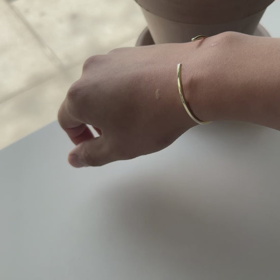 Simple gold vermeil open bracelet, smooth and minimalist.